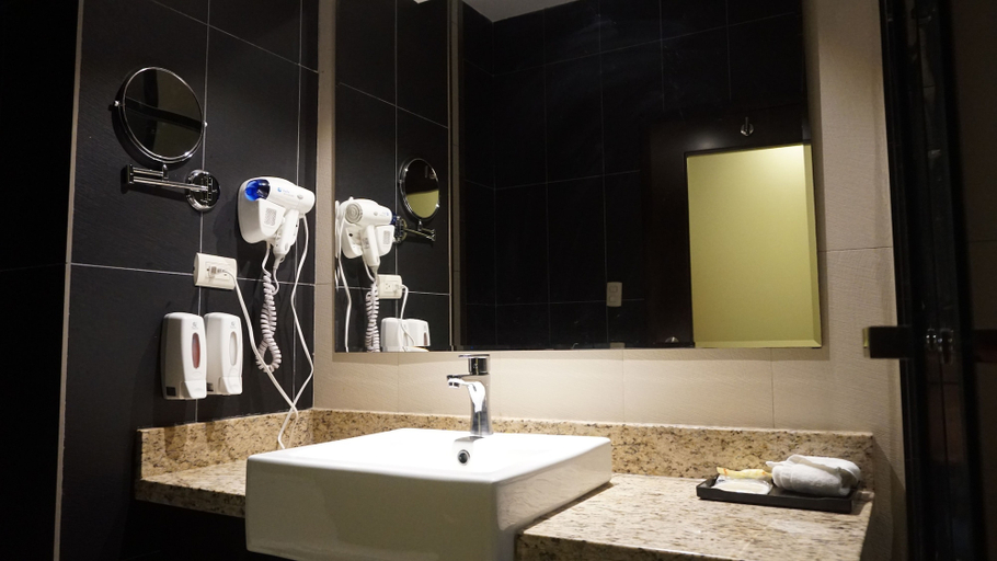 Bathroom 5, Hotel Las Cascadas, San Pedro Sula