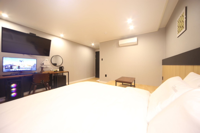 Bedroom 3, The Stone Bridge Hotel, Sasang