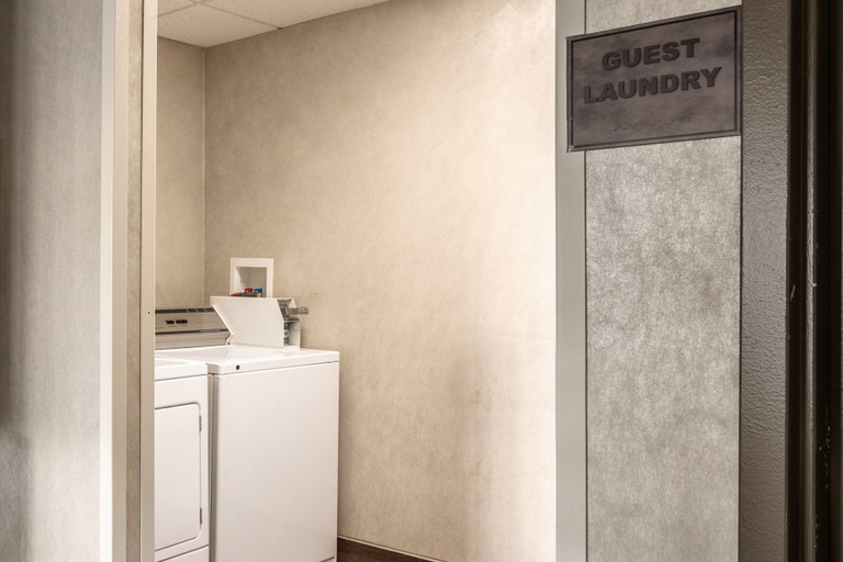 Bathroom 3, Econo Lodge, Allegheny