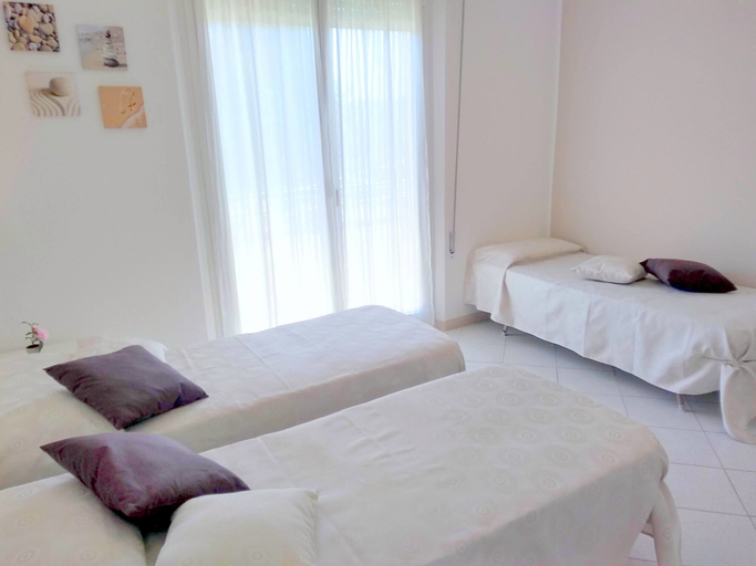 Bedroom 3, Hotel La Bella Vita, Rimini