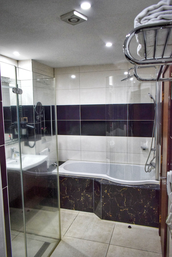 Bathroom 5, Grand Pela Hotels & Suites, AbujaMun
