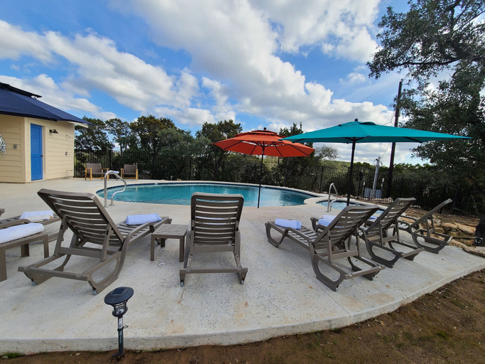 Sport & Beauty 2, Hill Country Casitas, Hays