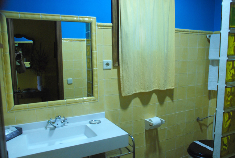 Bathroom 4, El Huerto Del Abuelo, Guadalajara