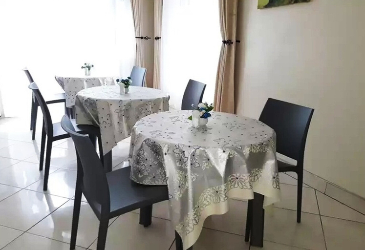 Others 5, Emra Hotel, Entebbe