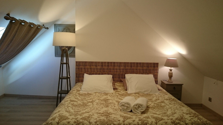 Bedroom 4, Le Château d'Omiécourt, Somme