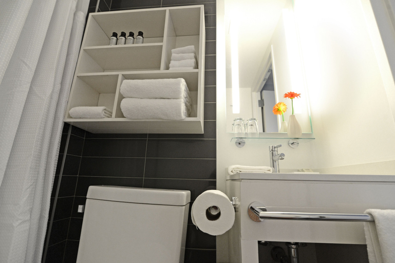 Bathroom 4, Edge Hotel, New York