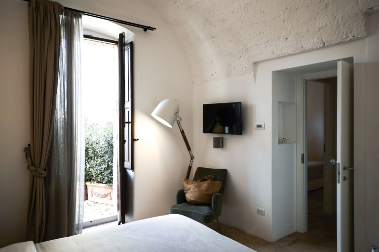 Bedroom 5, Aquamarea, Bari