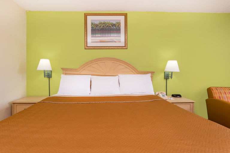 Bedroom 2, Travelodge by Wyndham Cordele, Crisp