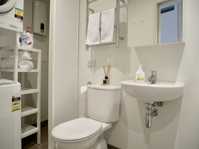 Bathroom, Leafy Street Apartment Central Auckland, Waitakere