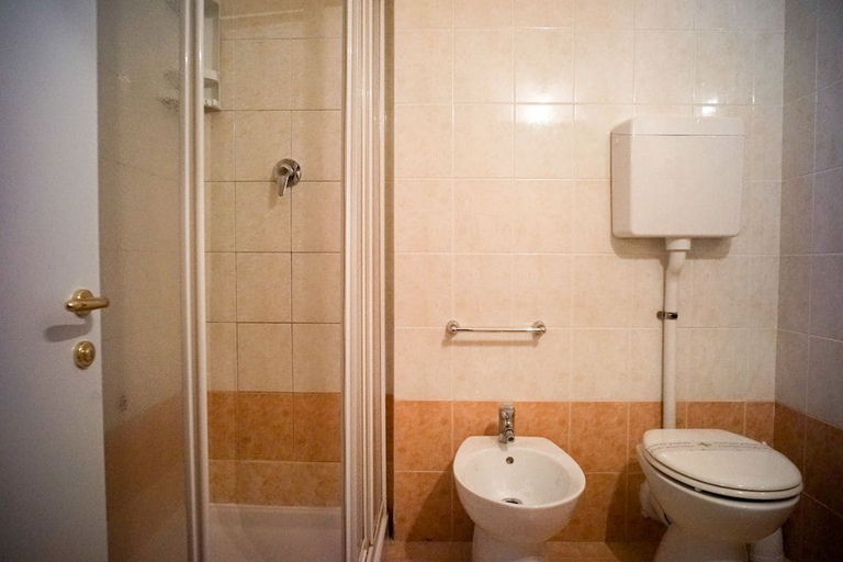 Bathroom 5, Fidenza Hotel, Parma