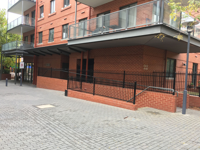 Exterior & Views 2, City Escape 3BD in Adelaides East End 6, Adelaide