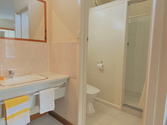 Bathroom 4, Terang Motor Inn, Corangamite - North