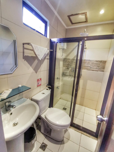 Bathroom 3, Charms Hotel, Coron