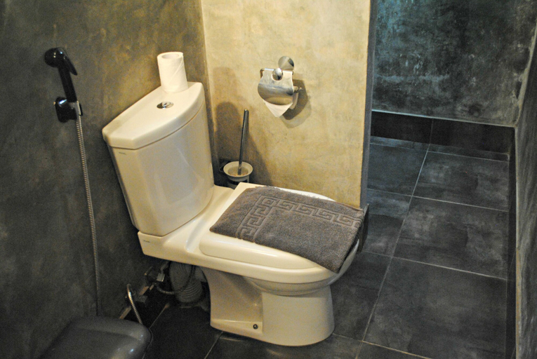 Bathroom 3, Wasantha Garden Hotel, Weligama