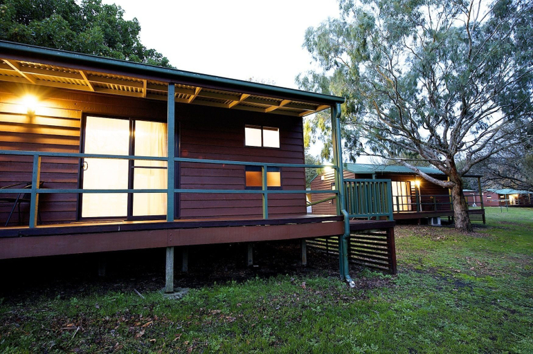 Exterior & Views 2, Lakes And Craters Holiday Park, Corangamite - North