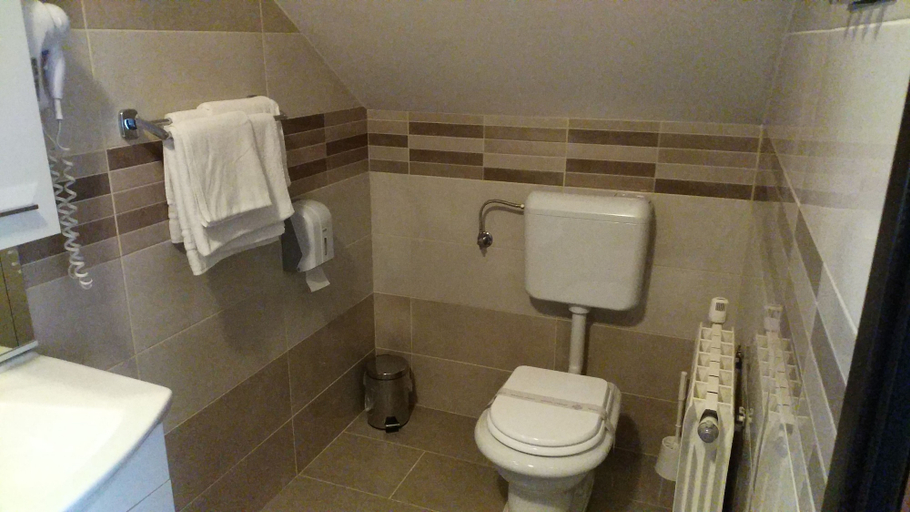 Bathroom 3, Bijela Ruza, Ravna Gora