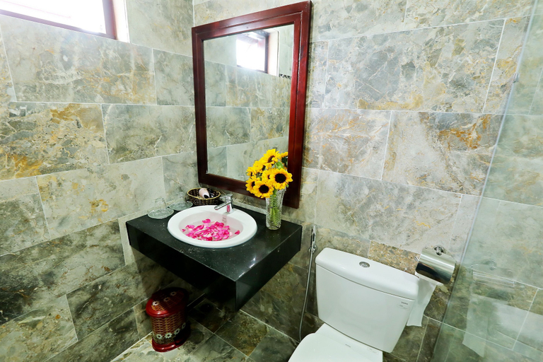 Bathroom 3, Well-To-Do Villa, Da Nang