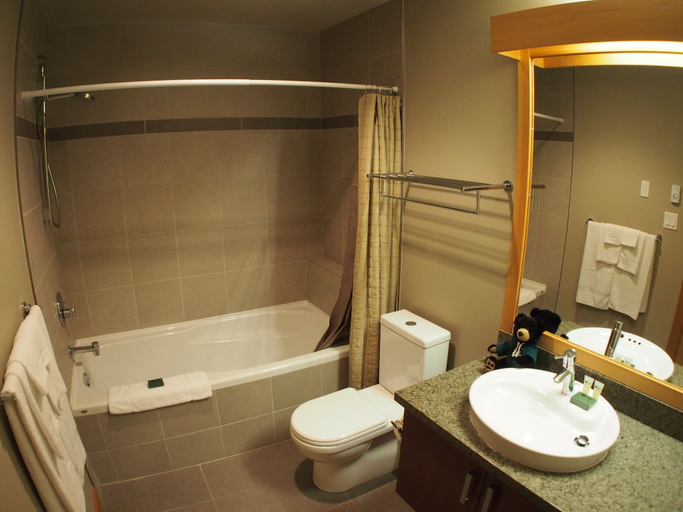 Bathroom, Kookaburra Lodge by Bear Country, Thompson-Nicola