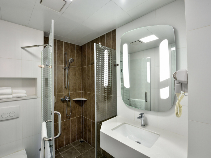 Bathroom 5, ibis Wenzhou University Hotel, Wenzhou