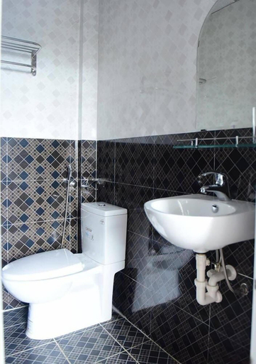 Bathroom 4, Sea Hai Yen Hotel, Da Nang