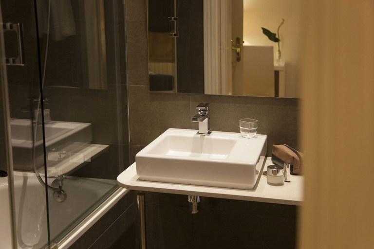 Bathroom 4, Hostal Goya, Barcelona