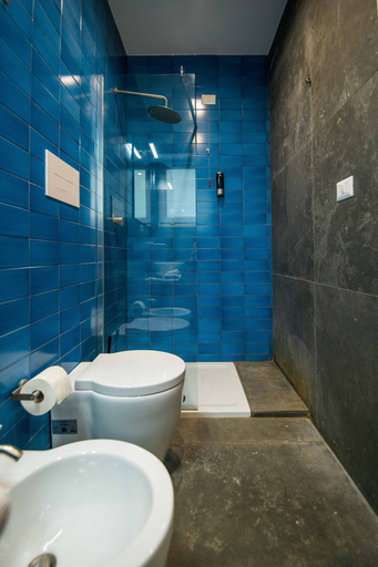 Bathroom 5, Quattro Briganti, Salerno