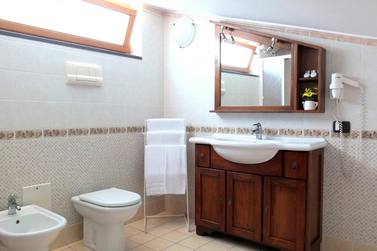 Bathroom 4, Villa Rosita, Roma