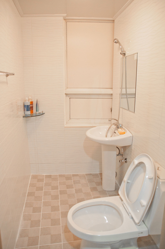 Bathroom 4, Busan Suk Bak Dot Com Guest House, Dong