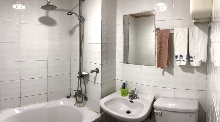 Bathroom 5, J Motel, Busanjin