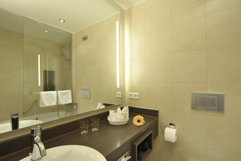 Bathroom 5, Hotel Goldener Knopf, Waldshut