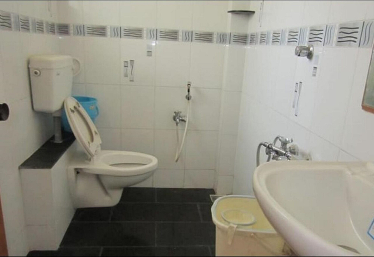 Bathroom, Yogi Ram Inn, Cuddalore