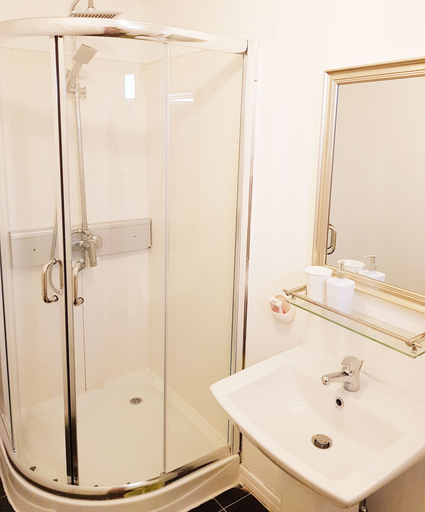 Bathroom, Le Kalyptus