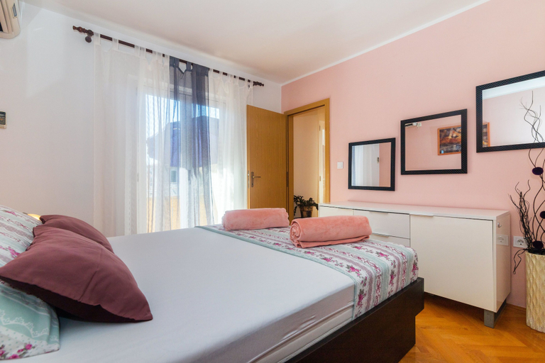 Bedroom 4, Apartments Matko, Podgora