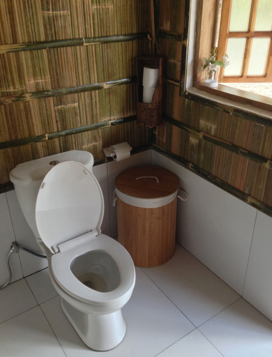 Bathroom 3, Isla Expeditions, El Nido