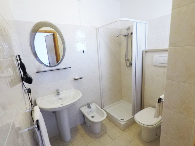 Bathroom 4, Hotel La Vetta Europa, Bari