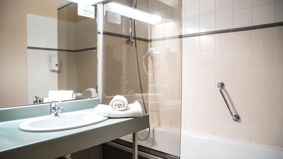 Bathroom 3, Hôtel du Canal, Aude