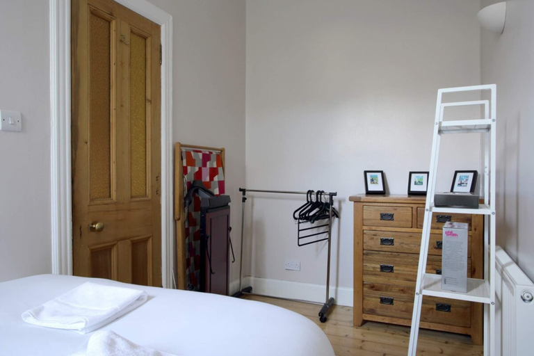 Bedroom 3, Central and Spacious 2 Bedroom Flat With Garden, Edinburgh
