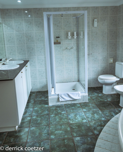 Bathroom 5, Brenton Beach House, Eden