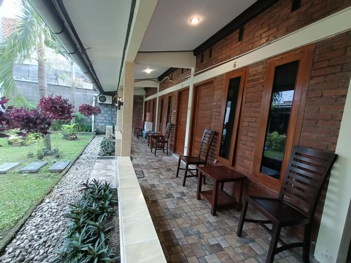 Exterior & Views 8