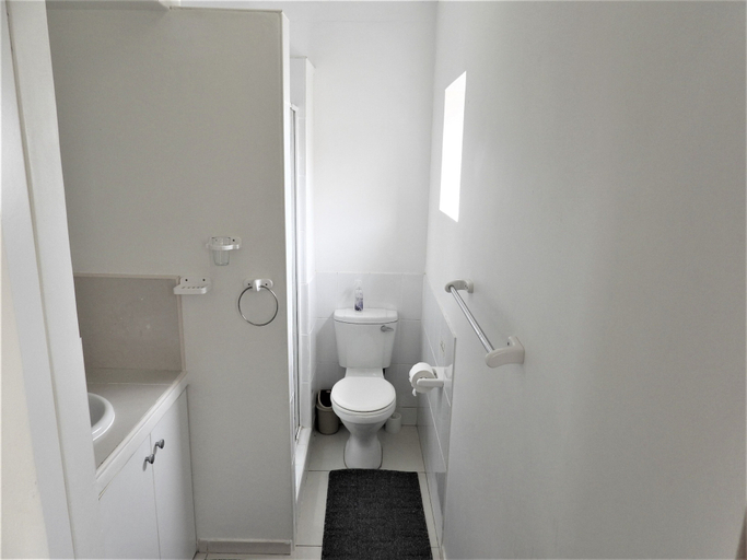 Bathroom 3, Footprints Self-Catering & B&B, Swakopmund