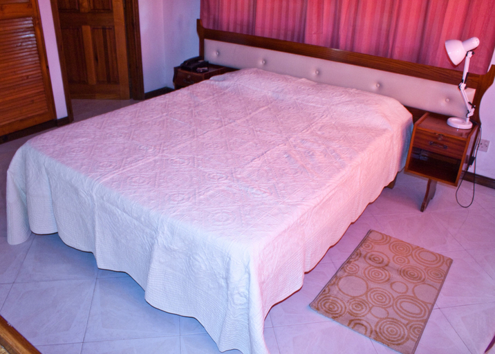 Bedroom 3, Villa de Roses