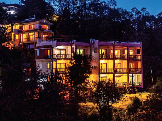 Exterior & Views