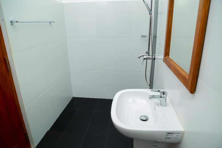 Bathroom 2, BV Residence, Tangalle