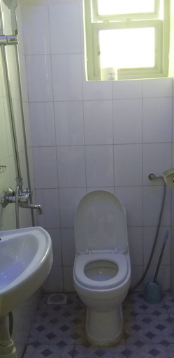 Bathroom 2, Senevin Gardens Hotel, Sheema
