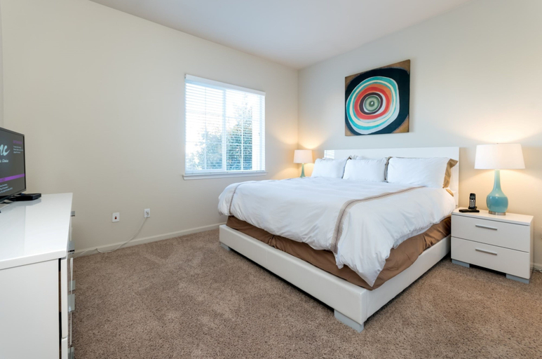 Bedroom, Bluebird Suites in Santa Clara, Santa Clara