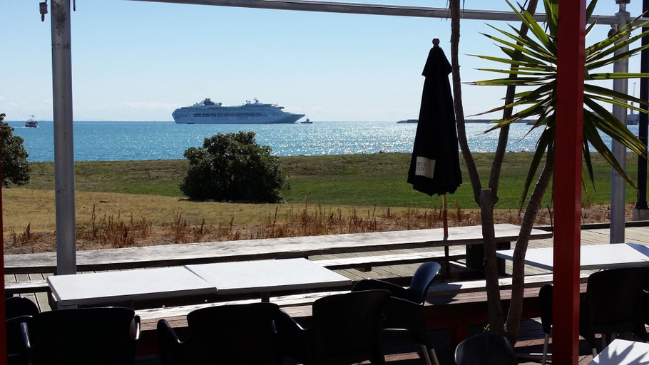 Others 5, East Pier Hotel, Napier