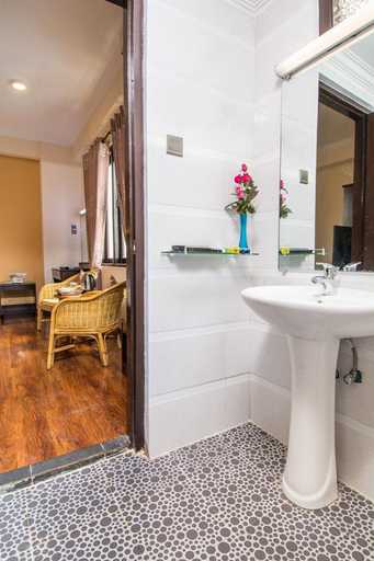 Bathroom 3, The Hotel Emperor Inle, Taunggye