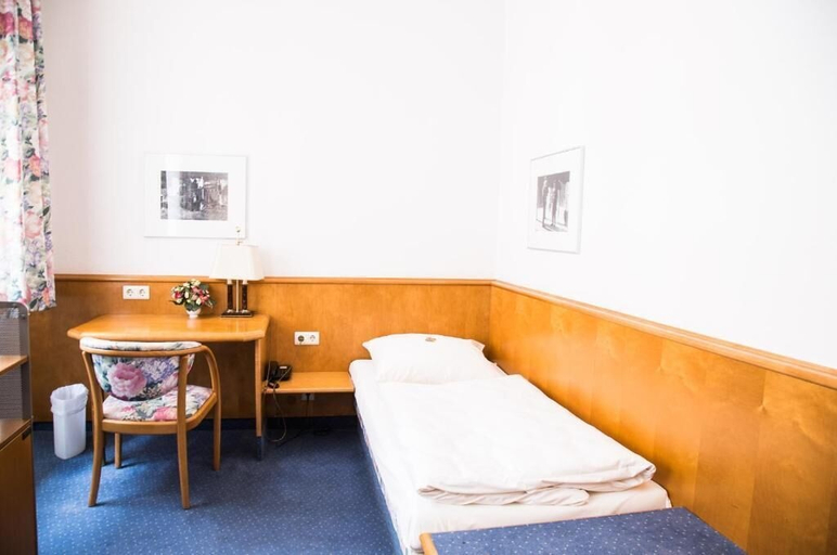 Bedroom 2, Hotel Am Rathaus, Heidelberg