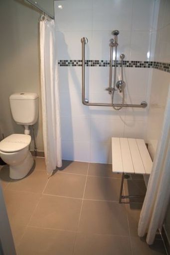 Bathroom 3, Tower Junction Motor Lodge, Christchurch