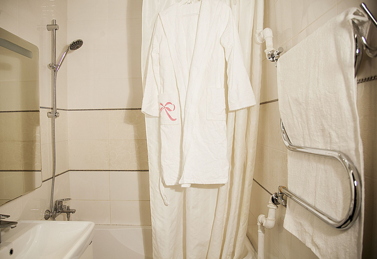 Bathroom 3, Funny Dolphins Apartments Nikoloyamskaya, Central
